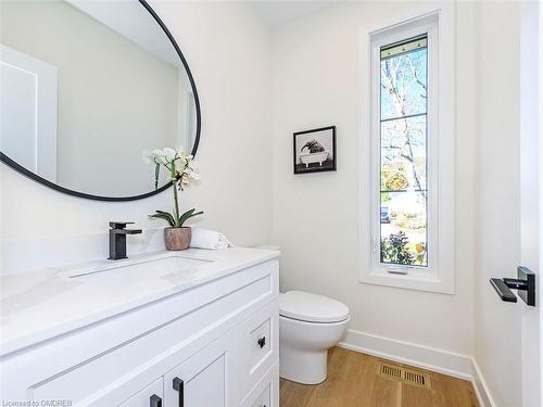 5538 Eaton Avenue, Burlington, ON - Indoor Photo Showing Bathroom