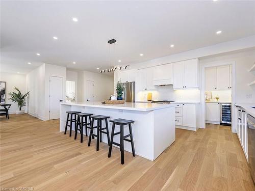 5538 Eaton Avenue, Burlington, ON - Indoor Photo Showing Kitchen With Upgraded Kitchen