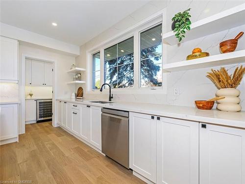 5538 Eaton Avenue, Burlington, ON - Indoor Photo Showing Kitchen