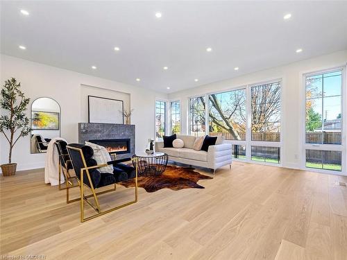 5538 Eaton Avenue, Burlington, ON - Indoor Photo Showing Living Room With Fireplace