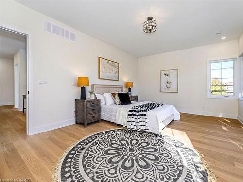 5538 Eaton Avenue, Burlington, ON - Indoor Photo Showing Bedroom