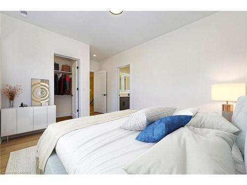 5538 Eaton Avenue, Burlington, ON - Indoor Photo Showing Bedroom