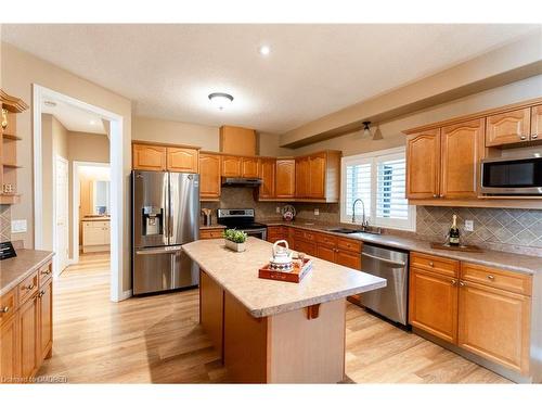 33 Draper Street, Brantford, ON - Indoor Photo Showing Kitchen