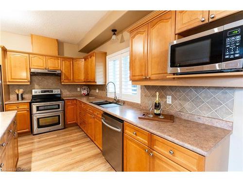 33 Draper Street, Brantford, ON - Indoor Photo Showing Kitchen