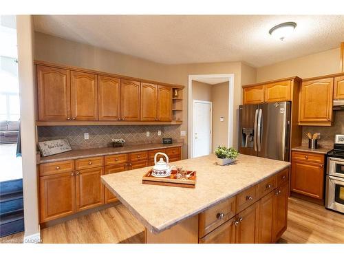 33 Draper Street, Brantford, ON - Indoor Photo Showing Kitchen