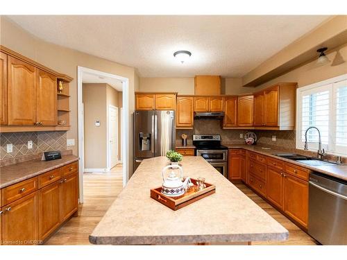 33 Draper Street, Brantford, ON - Indoor Photo Showing Kitchen