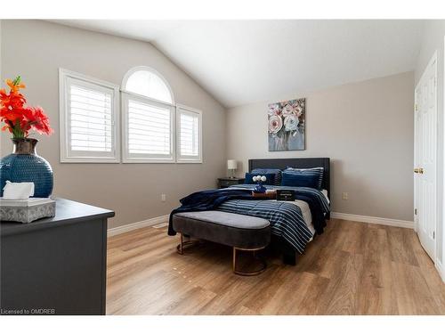 33 Draper Street, Brantford, ON - Indoor Photo Showing Bedroom