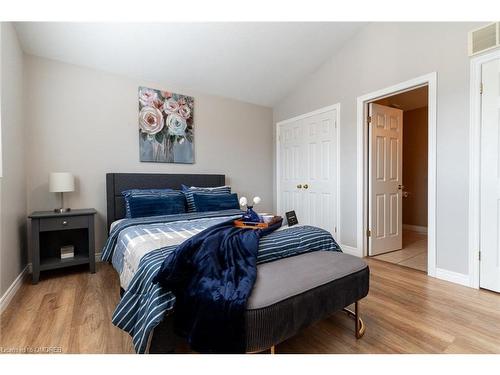 33 Draper Street, Brantford, ON - Indoor Photo Showing Bedroom