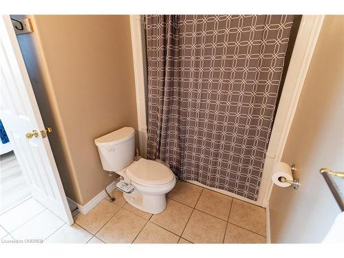 33 Draper Street, Brantford, ON - Indoor Photo Showing Bathroom