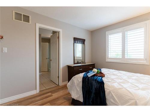 33 Draper Street, Brantford, ON - Indoor Photo Showing Bedroom