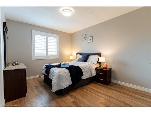 33 Draper Street, Brantford, ON - Indoor Photo Showing Bedroom