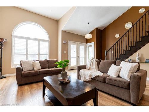 33 Draper Street, Brantford, ON - Indoor Photo Showing Living Room