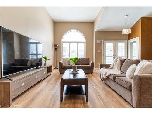 33 Draper Street, Brantford, ON - Indoor Photo Showing Living Room