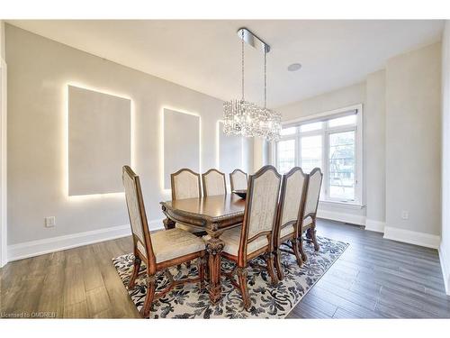 390 Sandhurst Drive, Oakville, ON - Indoor Photo Showing Dining Room