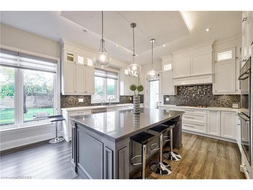 390 Sandhurst Drive, Oakville, ON - Indoor Photo Showing Kitchen With Upgraded Kitchen