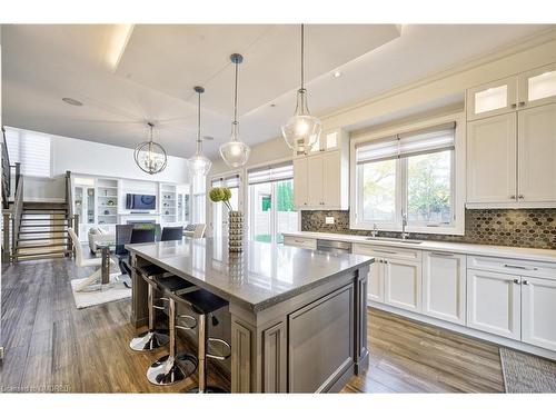 390 Sandhurst Drive, Oakville, ON - Indoor Photo Showing Kitchen With Upgraded Kitchen