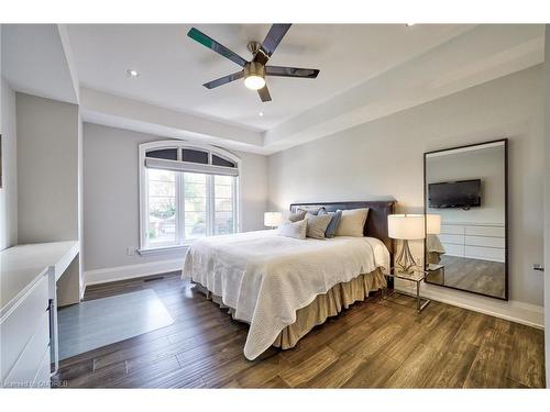 390 Sandhurst Drive, Oakville, ON - Indoor Photo Showing Bedroom