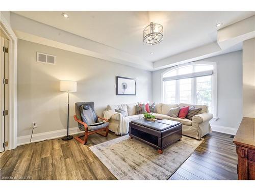 390 Sandhurst Drive, Oakville, ON - Indoor Photo Showing Living Room