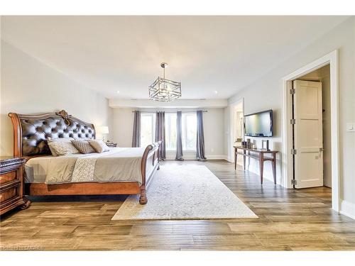 390 Sandhurst Drive, Oakville, ON - Indoor Photo Showing Bedroom