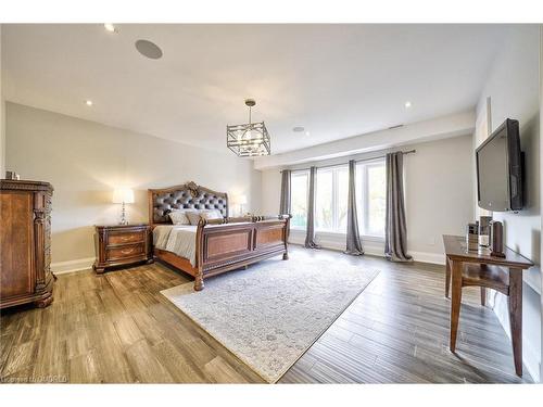 390 Sandhurst Drive, Oakville, ON - Indoor Photo Showing Other Room