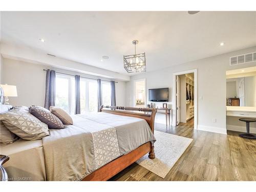 390 Sandhurst Drive, Oakville, ON - Indoor Photo Showing Bedroom