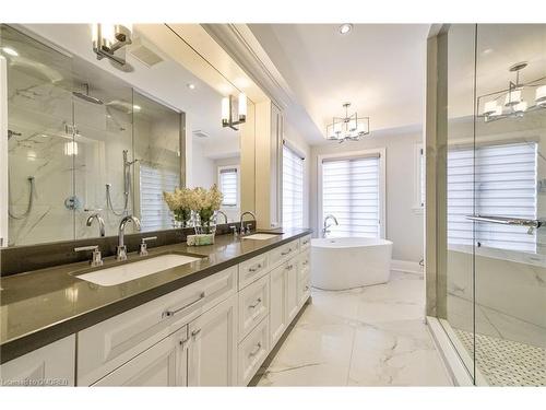 390 Sandhurst Drive, Oakville, ON - Indoor Photo Showing Bathroom