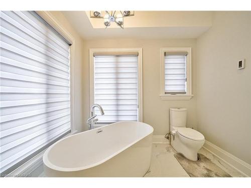 390 Sandhurst Drive, Oakville, ON - Indoor Photo Showing Bathroom