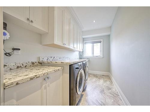 390 Sandhurst Drive, Oakville, ON - Indoor Photo Showing Laundry Room