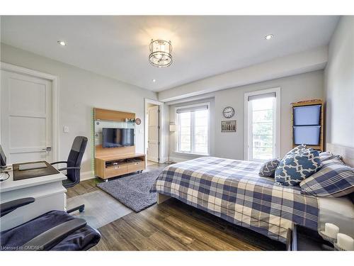 390 Sandhurst Drive, Oakville, ON - Indoor Photo Showing Bedroom