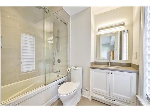 390 Sandhurst Drive, Oakville, ON - Indoor Photo Showing Bathroom