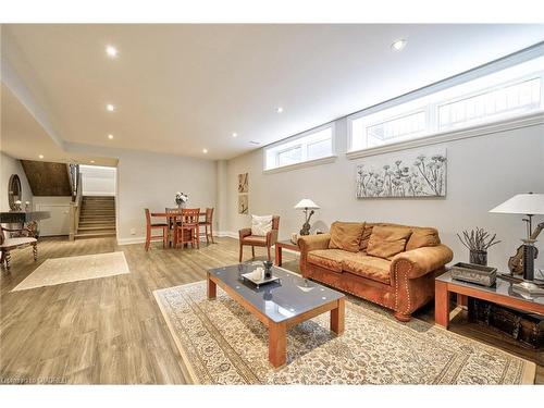 390 Sandhurst Drive, Oakville, ON - Indoor Photo Showing Living Room