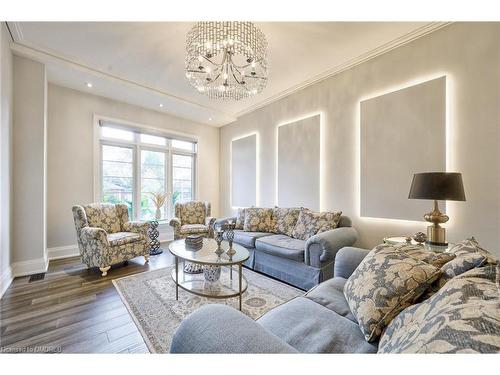 390 Sandhurst Drive, Oakville, ON - Indoor Photo Showing Living Room