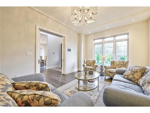 390 Sandhurst Drive, Oakville, ON - Indoor Photo Showing Living Room