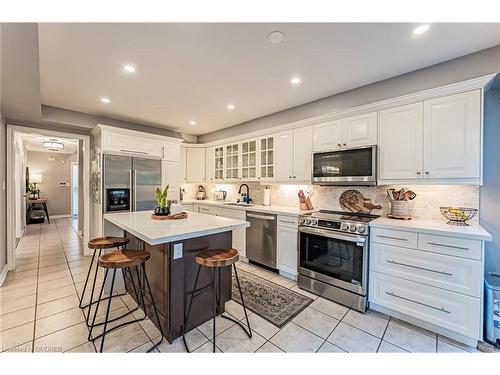 453 Pondview Place, Oakville, ON - Indoor Photo Showing Kitchen With Upgraded Kitchen