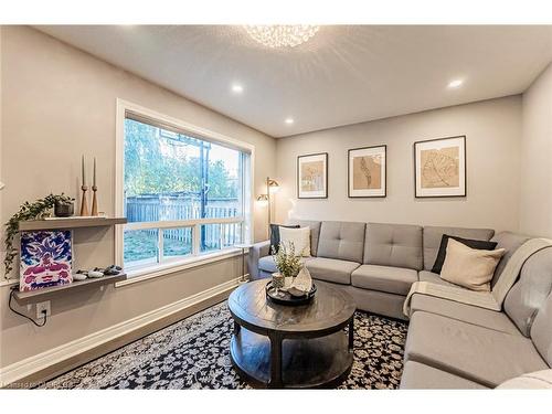 453 Pondview Place, Oakville, ON - Indoor Photo Showing Living Room