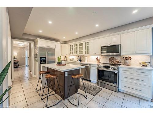 453 Pondview Place, Oakville, ON - Indoor Photo Showing Kitchen With Upgraded Kitchen