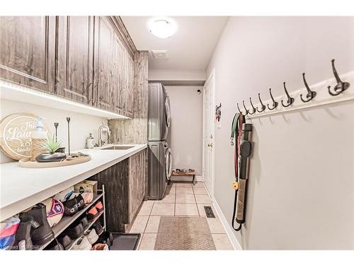 453 Pondview Place, Oakville, ON - Indoor Photo Showing Laundry Room