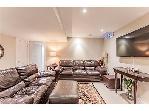 453 Pondview Place, Oakville, ON - Indoor Photo Showing Living Room