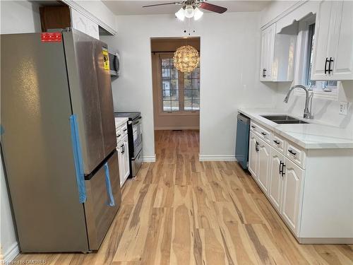 1190 Haist Street, Fonthill, ON - Indoor Photo Showing Kitchen With Double Sink