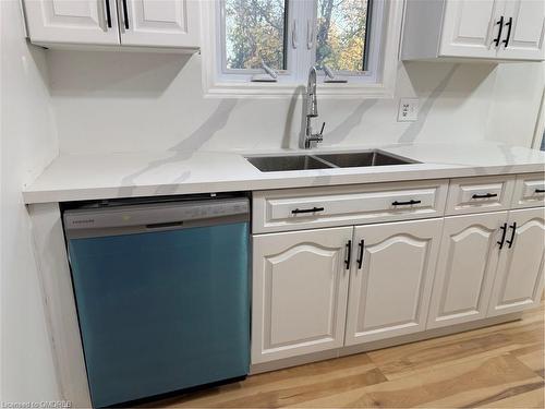 1190 Haist Street, Fonthill, ON - Indoor Photo Showing Kitchen With Double Sink