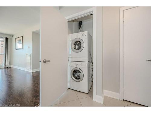 504-2470 Prince Michael Drive, Oakville, ON - Indoor Photo Showing Laundry Room