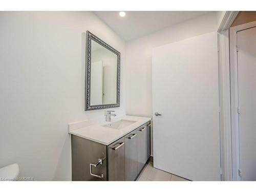 504-2470 Prince Michael Drive, Oakville, ON - Indoor Photo Showing Bathroom