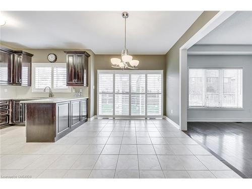 5474 Valhalla Crescent, Mississauga, ON - Indoor Photo Showing Kitchen