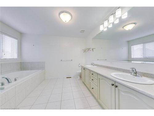 5474 Valhalla Crescent, Mississauga, ON - Indoor Photo Showing Bathroom