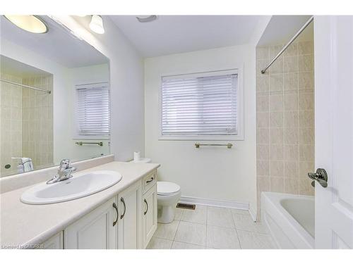 5474 Valhalla Crescent, Mississauga, ON - Indoor Photo Showing Bathroom