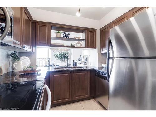 611-2365 Central Park Drive, Oakville, ON - Indoor Photo Showing Kitchen With Upgraded Kitchen