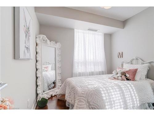 611-2365 Central Park Drive, Oakville, ON - Indoor Photo Showing Bedroom