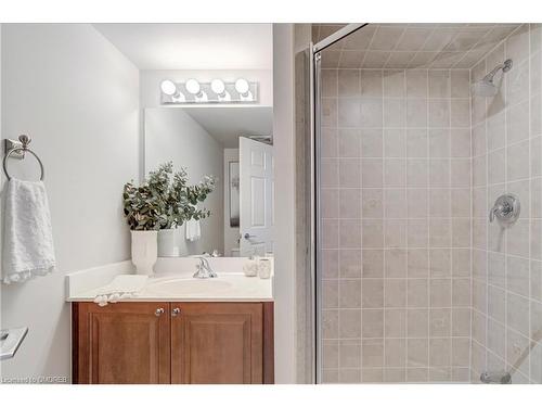 611-2365 Central Park Drive, Oakville, ON - Indoor Photo Showing Bathroom