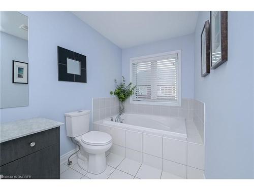 1512 Haws Crescent, Milton, ON - Indoor Photo Showing Bathroom