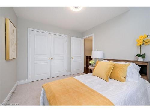 1512 Haws Crescent, Milton, ON - Indoor Photo Showing Bedroom